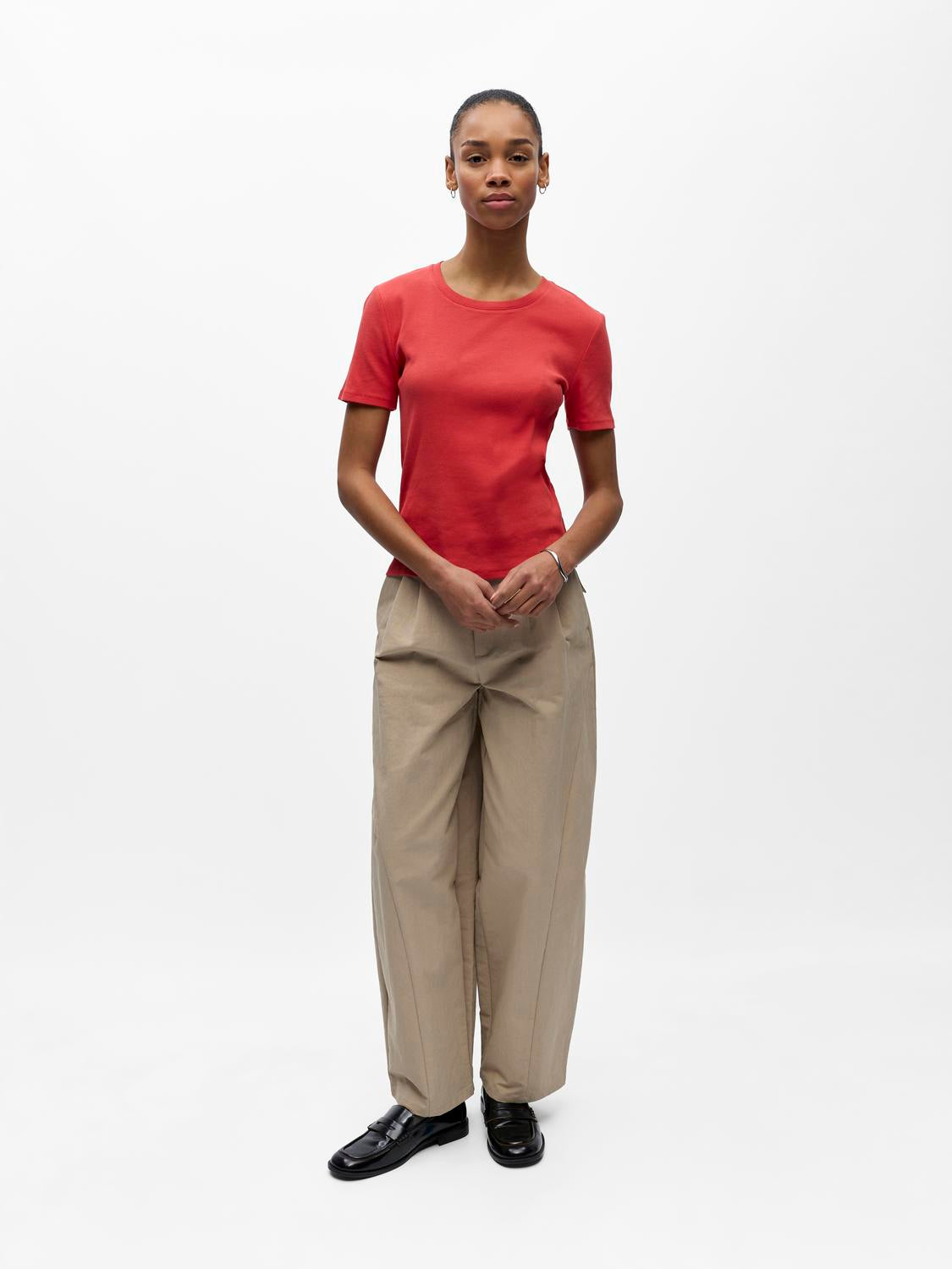 model_shot-front_full